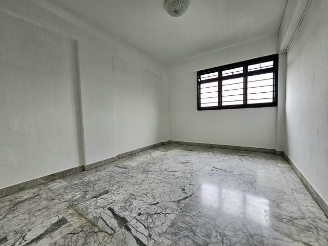307 Clementi Avenue 4 HDB Apartment For Sale, $688,000, 2 Bed 2 Bath 883 sqft $779.00 psf