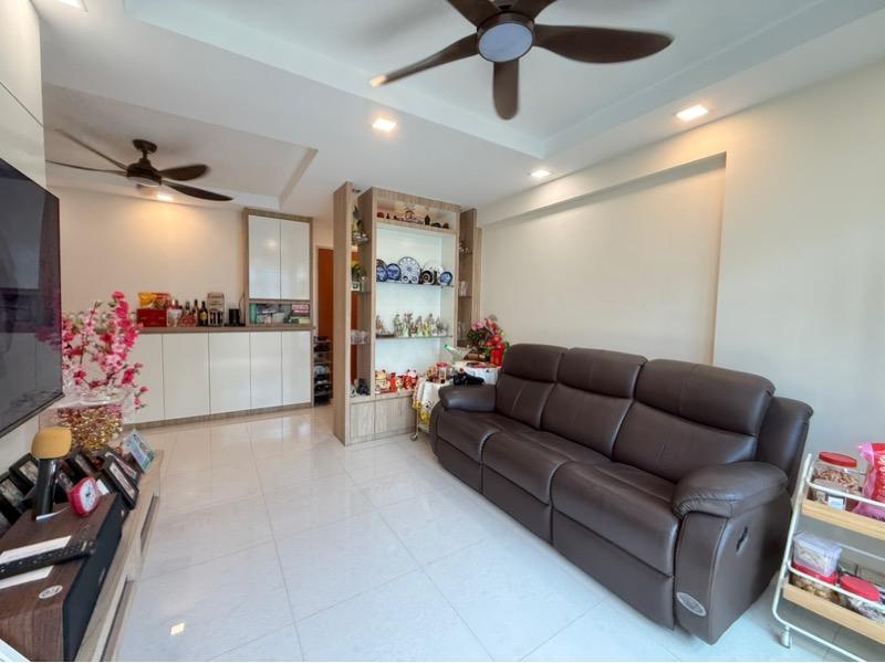 Prop-GPT: HDB Apartment: D23 Choa Chu Kang 808A Choa Chu Kang Avenue 1