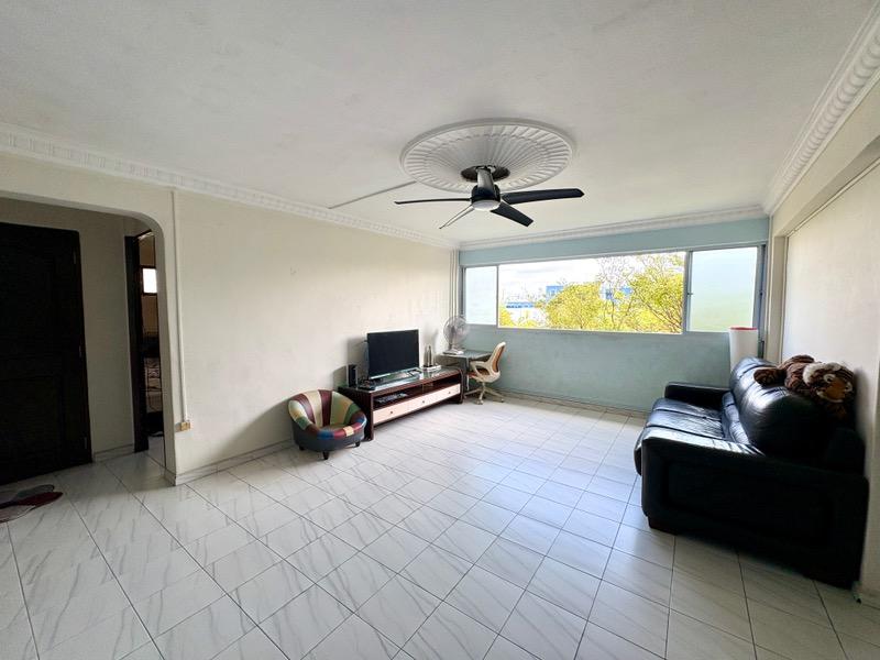Prop-GPT: HDB Apartment: D27 Yishun 289 Yishun Avenue 6