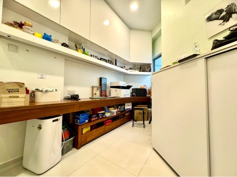 Condominium for Sale: Hillview, D23, 669565