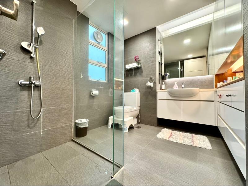 Condominium for Sale: Hillview, D23, 669565