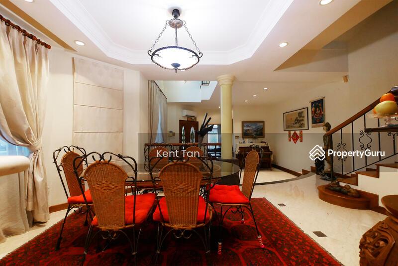 Prop-GPT: Semi-Detached: D19  Serangoon Garden Beautiful 2.5 sty Semi-D