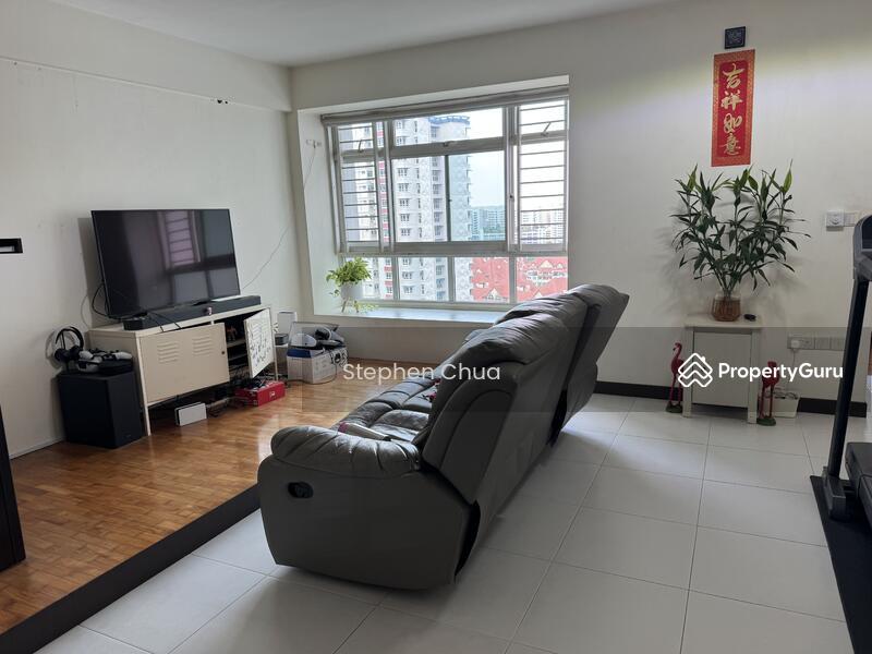 Prop-GPT: HDB Flat: D28 Seletar 411B Fernvale Road