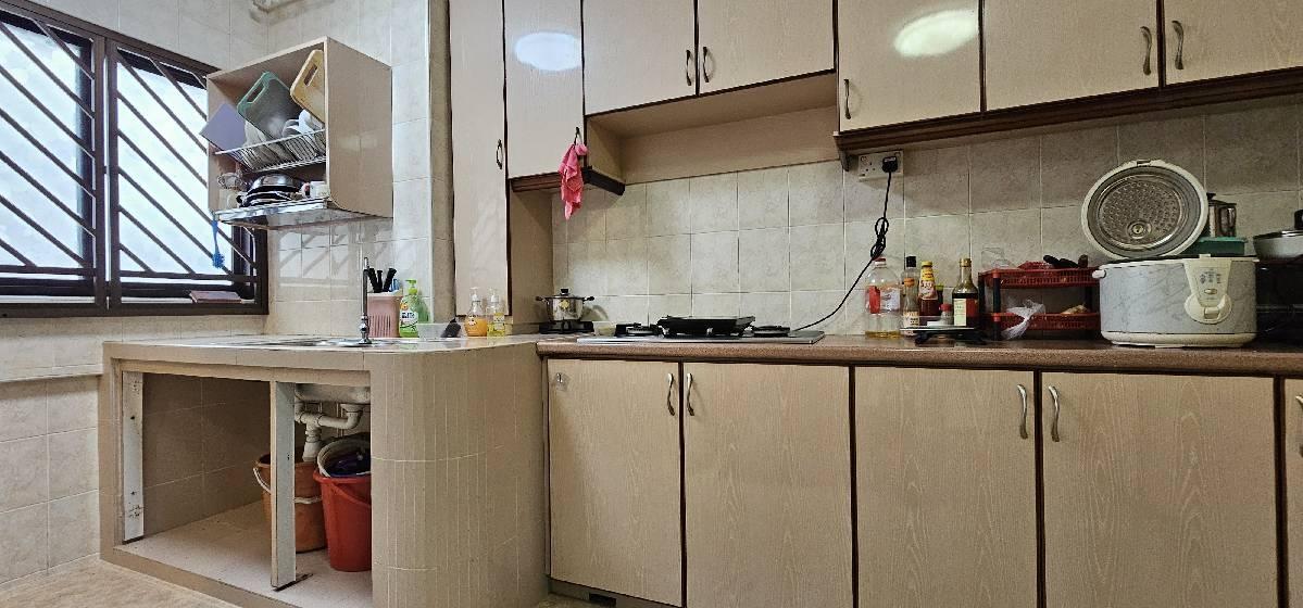 HDB Apartment for Sale: Yishun, D27, 760611