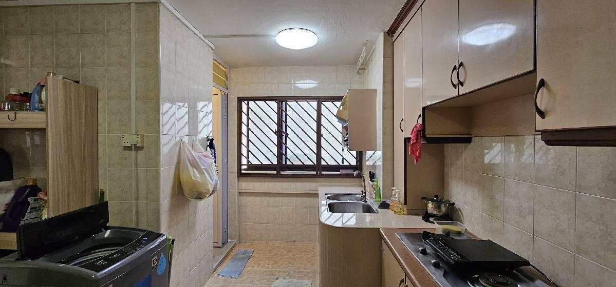 HDB Apartment for Sale: Yishun, D27, 760611