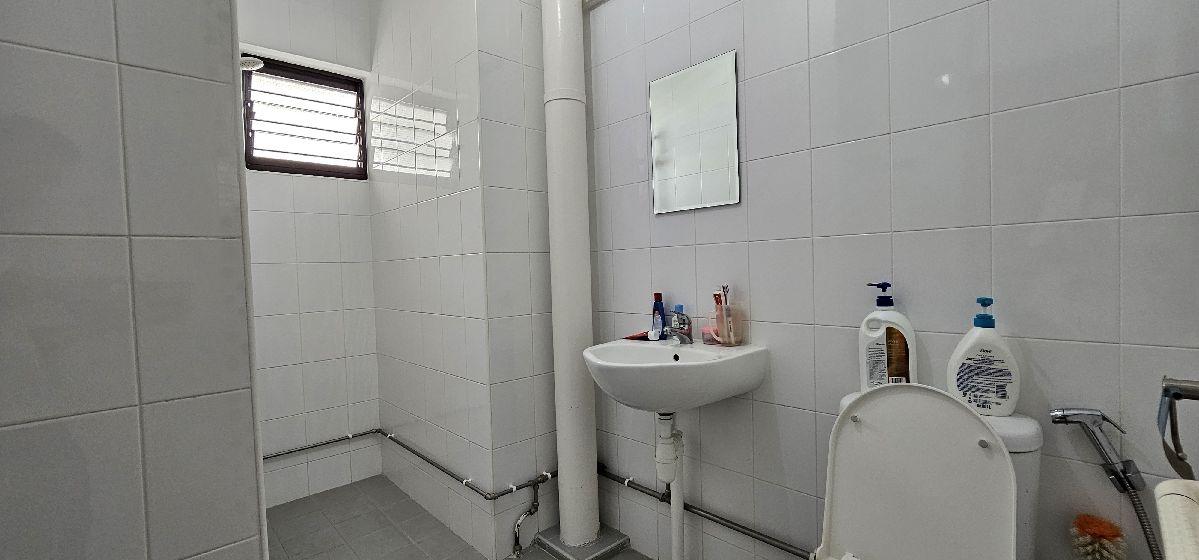 HDB Apartment for Sale: Yishun, D27, 760611