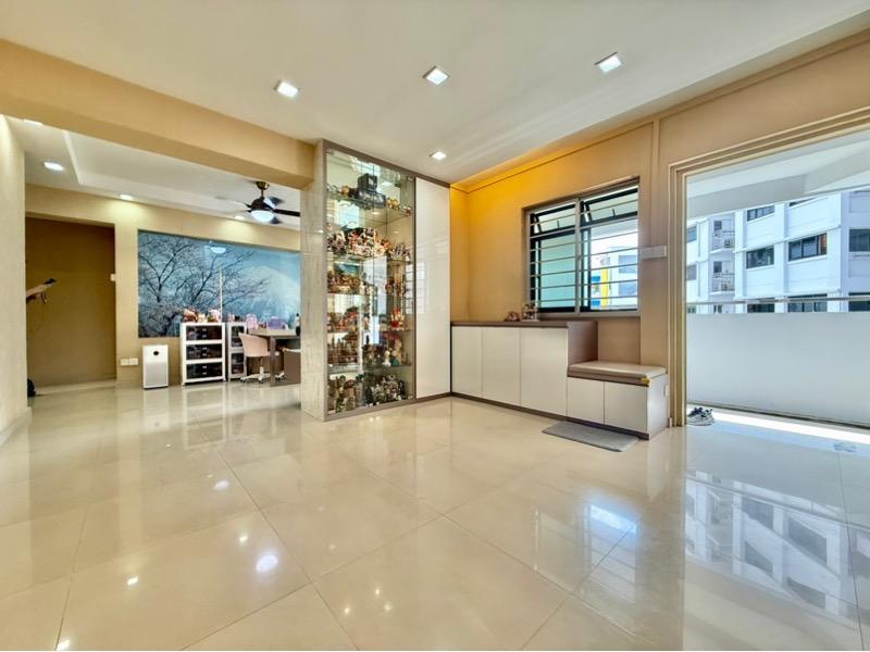 Prop-GPT: HDB Apartment: D27  334 Sembawang Close
