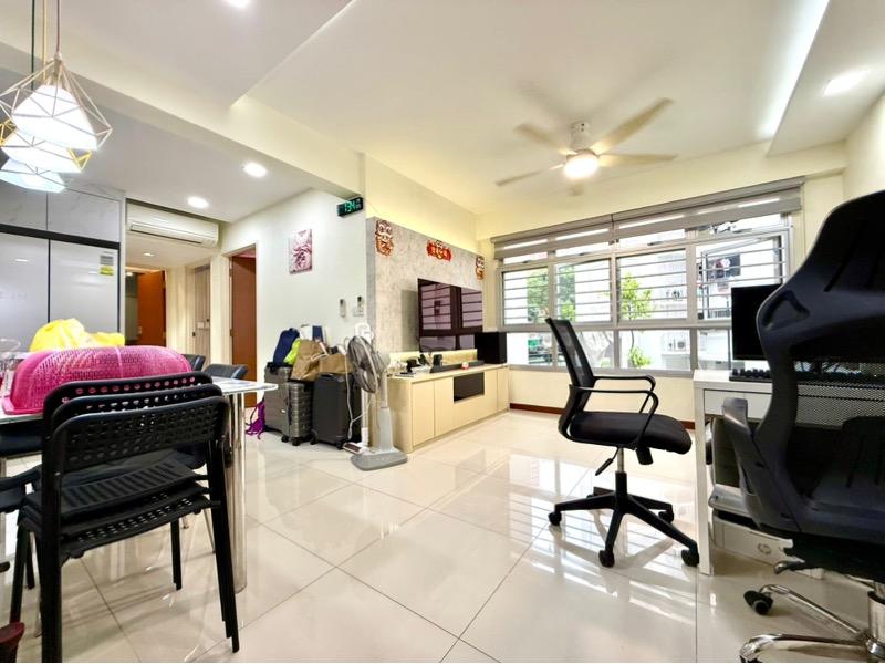 Prop-GPT: HDB Apartment: D23 Bukit Batok 442A Bukit Batok West Avenue 8