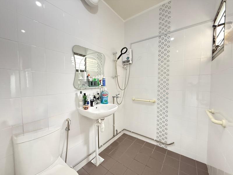 HDB Apartment for Sale: D18, 521222