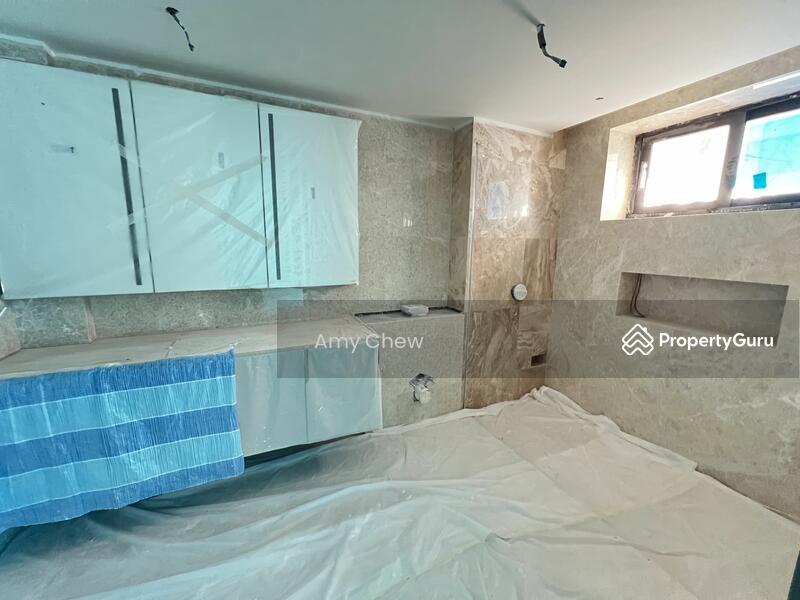 Corner Terrace for Sale: D15, 424964