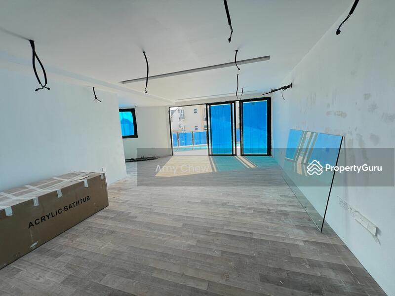 Corner Terrace for Sale: D15, 424964