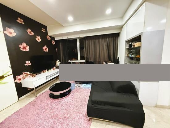 Prop-GPT: Apartment: D09  UE Square