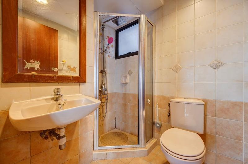 The Mayfair Condominium For Sale, $1,560,000, 3 Bed 3 Bath 1,163 sqft $1,341.00 psf