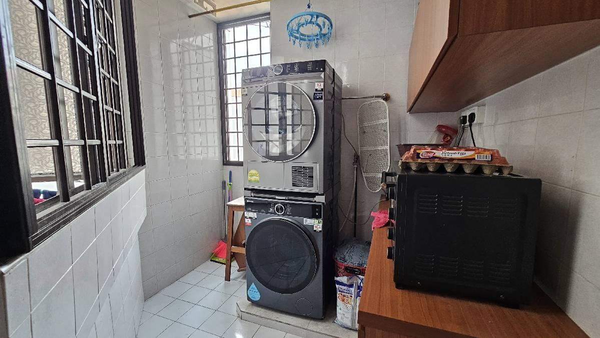 658 Choa Chu Kang Crescent HDB Apartment For Sale, $580,000, 3 Bed 2 Bath 1,119 sqft $518.00 psf