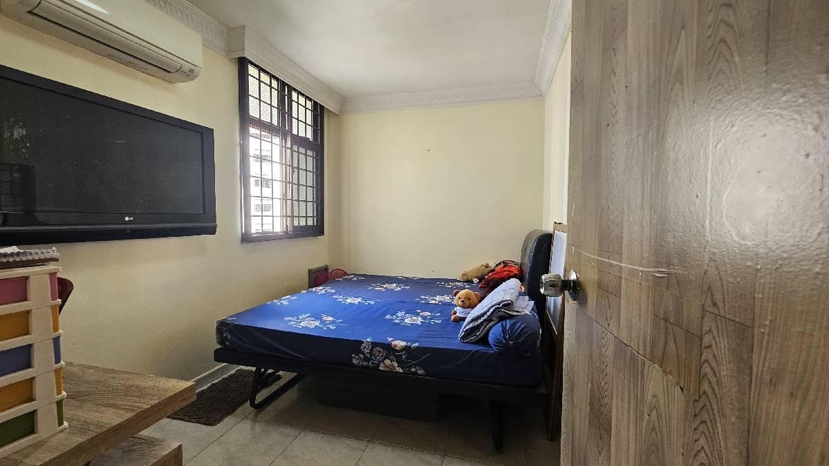 658 Choa Chu Kang Crescent HDB Apartment For Sale, $580,000, 3 Bed 2 Bath 1,119 sqft $518.00 psf