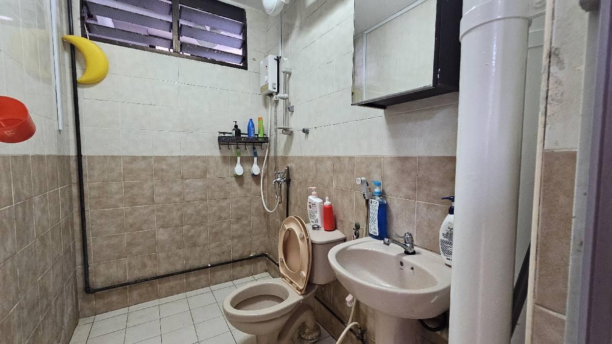 658 Choa Chu Kang Crescent HDB Apartment For Sale, $580,000, 3 Bed 2 Bath 1,119 sqft $518.00 psf