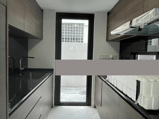 Prop-GPT: Bungalow: D19  3.5 storey with basement freehold Bungalow in Charlton for sale