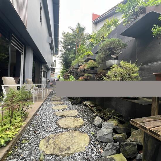 Prop-GPT: Semi-Detached: D20  Designer decor 2.5 storey semi detached Upper Thomson Road