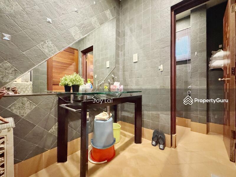 Bungalow for Sale: D19, 556100