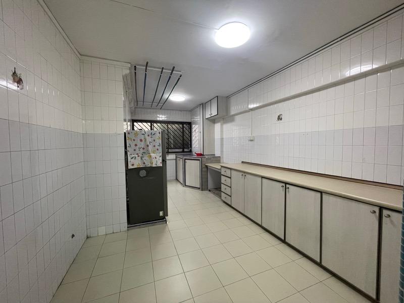 Prop-GPT: HDB Apartment: D18  877 Tampines Street 84