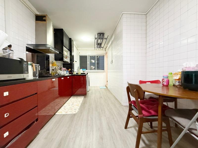 416 Bukit Batok West Avenue 4 HDB Apartment For Sale, $445,000, 2 Bed 2 Bath 785 sqft $567.00 psf