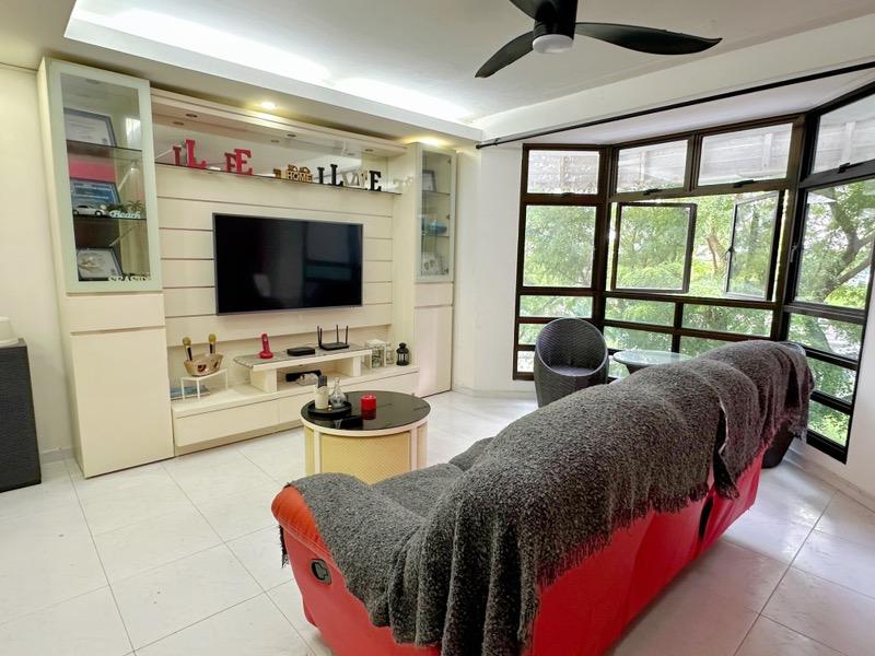 Prop-GPT: HDB Apartment: D27  484 Admiralty Link