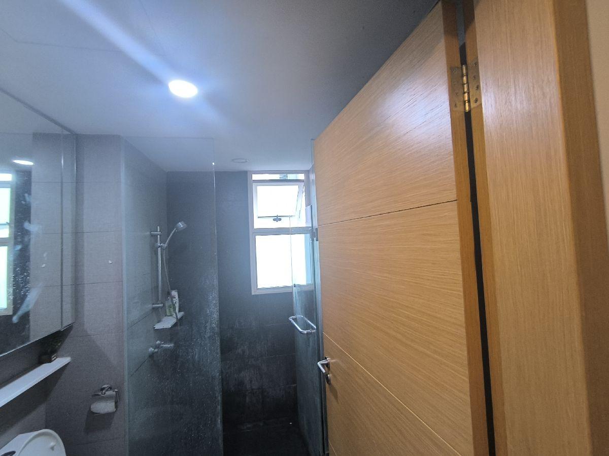 Vacanza @ East Condominium For Sale, $799,000, 1 Bed 1 Bath 484 sqft $1,651.00 psf