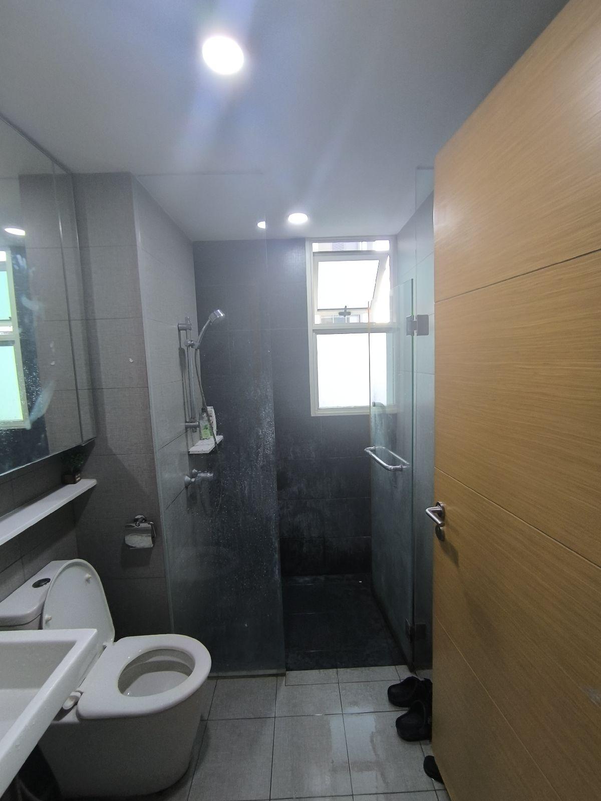 Vacanza @ East Condominium For Sale, $799,000, 1 Bed 1 Bath 484 sqft $1,651.00 psf