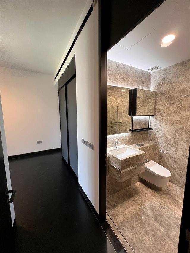 Condominium for Sale: D09, 237963