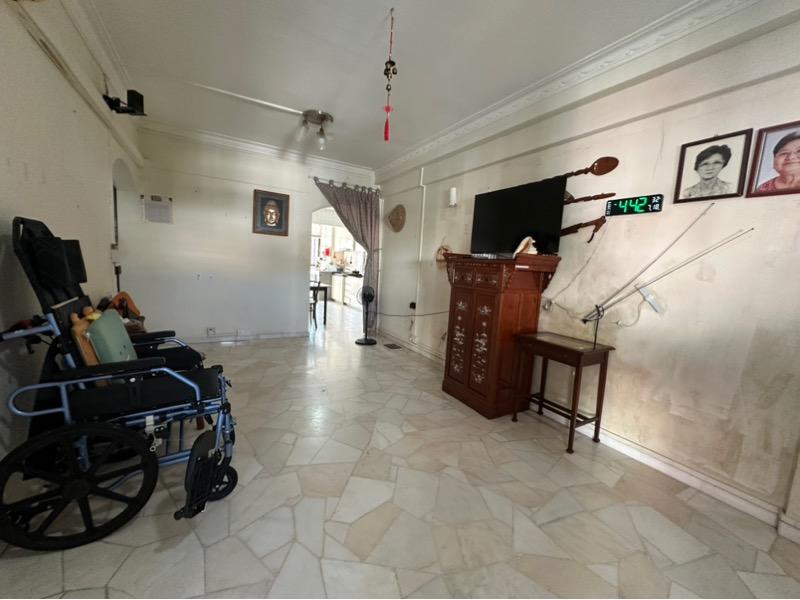 Prop-GPT: HDB Apartment: D18  203 Tampines Street 21