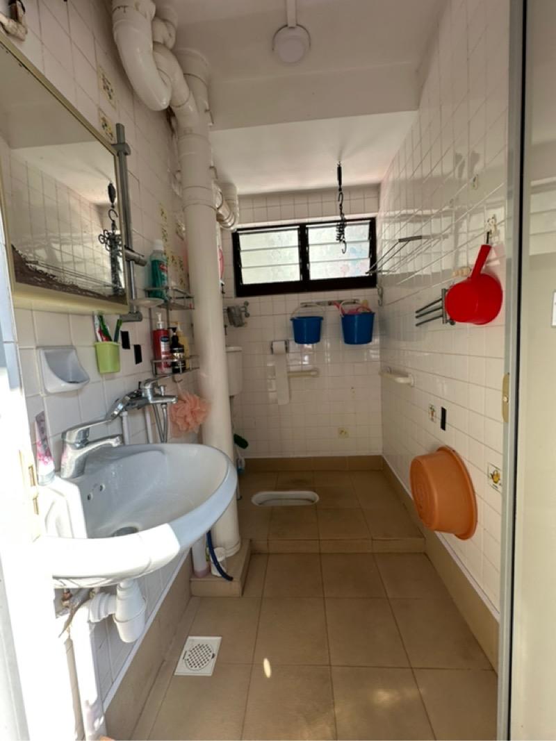 203 Tampines Street 21 HDB Apartment For Sale, $470,000, 2 Bed 2 Bath 850 sqft $553.00 psf