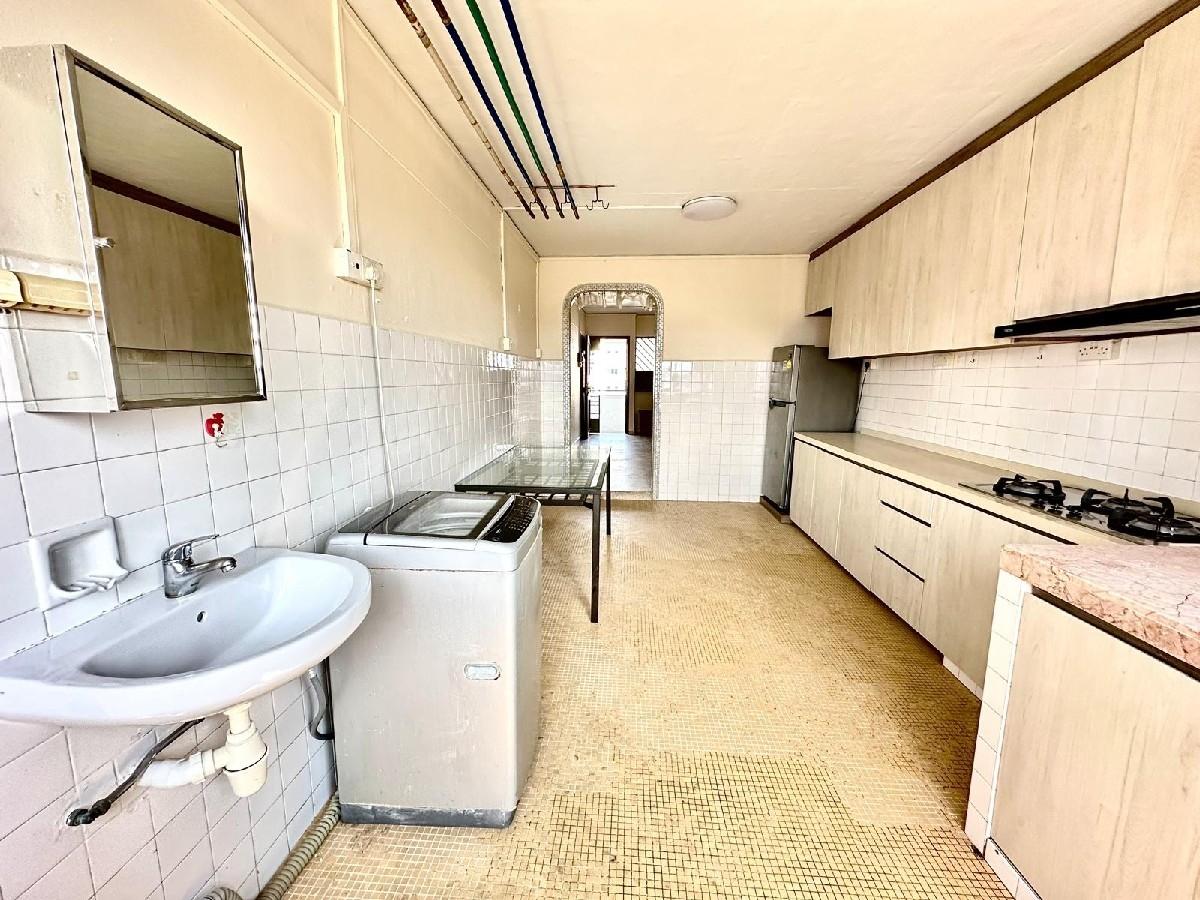 HOUGANG AVENUE 1 HDB Apartment For Sale, $488,000, 2 Bed 2 Bath 721 sqft $677.00 psf