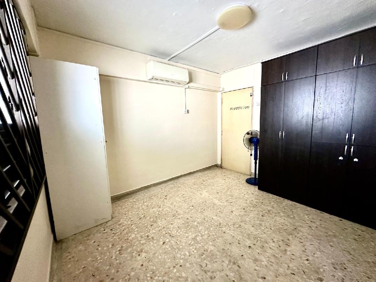 HOUGANG AVENUE 1 HDB Apartment For Sale, $488,000, 2 Bed 2 Bath 721 sqft $677.00 psf
