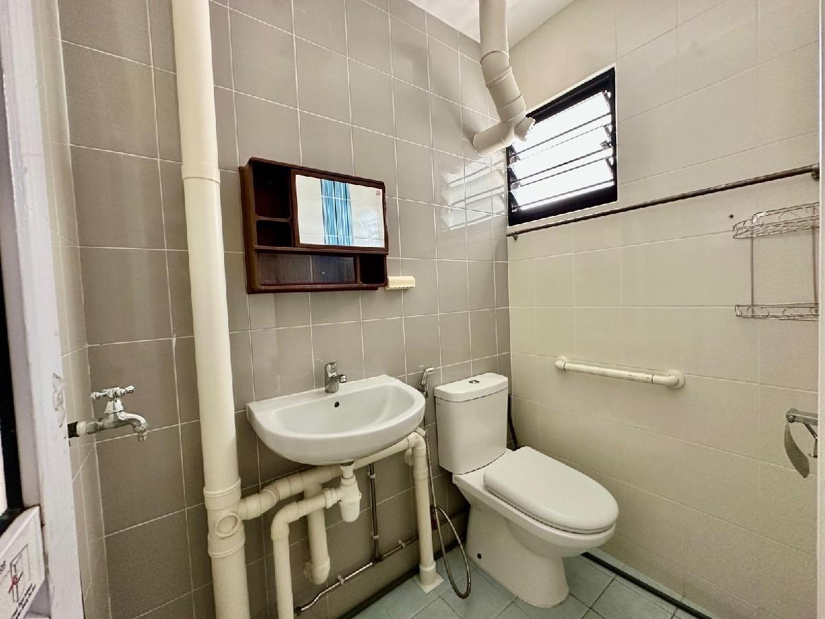 HOUGANG AVENUE 1 HDB Apartment For Sale, $488,000, 2 Bed 2 Bath 721 sqft $677.00 psf