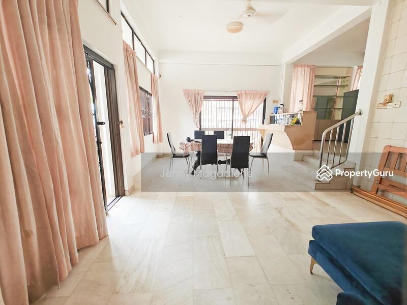 Prop-GPT: Corner Terrace: D15  For Recon/Rebuild! Corner Terrace walk to Eunos MRT!