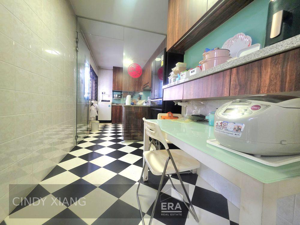 Spacious Cosy 5 Room Flat for Sale Must Sell