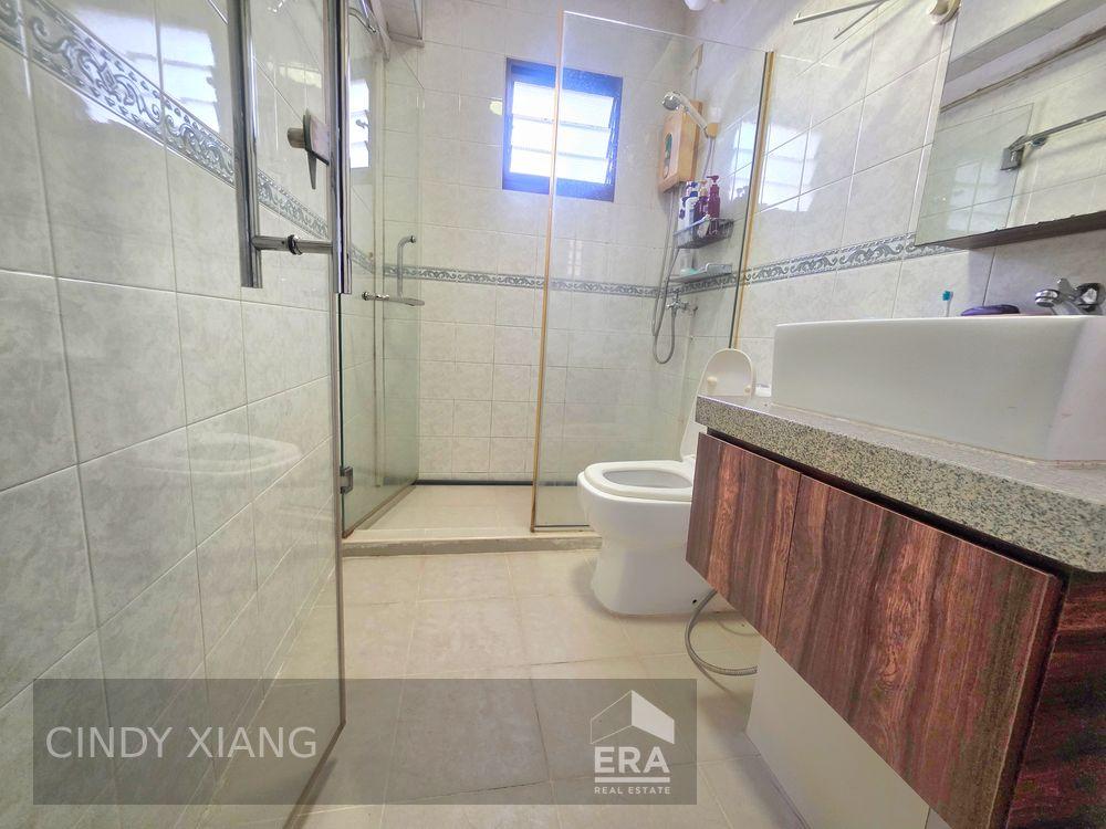 Spacious Cosy 5 Room Flat for Sale Must Sell