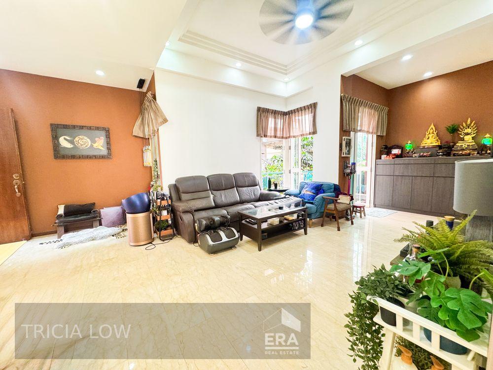 Rare Spacious Breezy Exclusive Patio Corner Unit