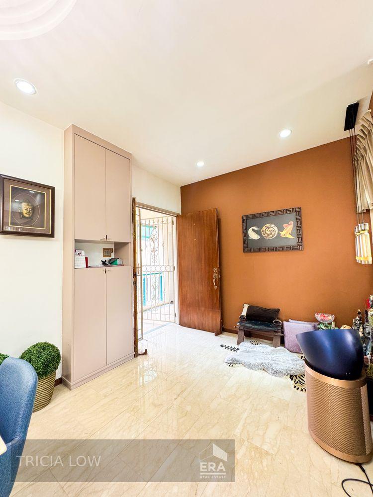 Rare Spacious Breezy Exclusive Patio Corner Unit