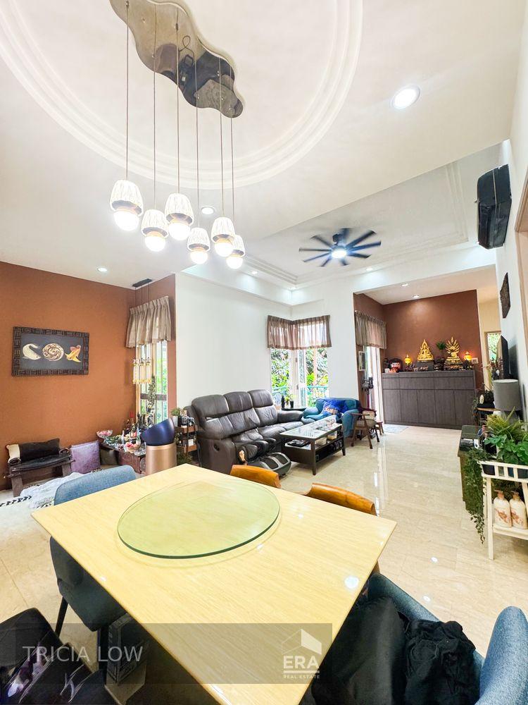 Rare Spacious Breezy Exclusive Patio Corner Unit