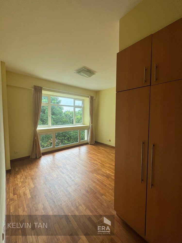 Freehold With Yard & Utility! Min to Mrt! Motivated Seller! Vacant!