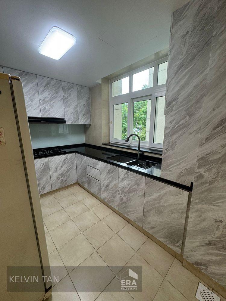 Freehold With Yard & Utility! Min to Mrt! Motivated Seller! Vacant!