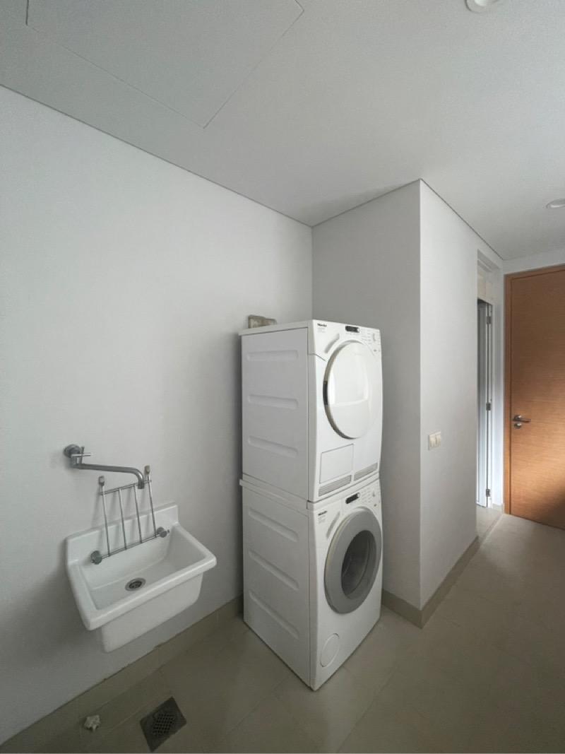 St. Regis Residences Singapore Apartment For Sale, $7,135,9995 Bath 2,594 sqft $2,751.00 psf