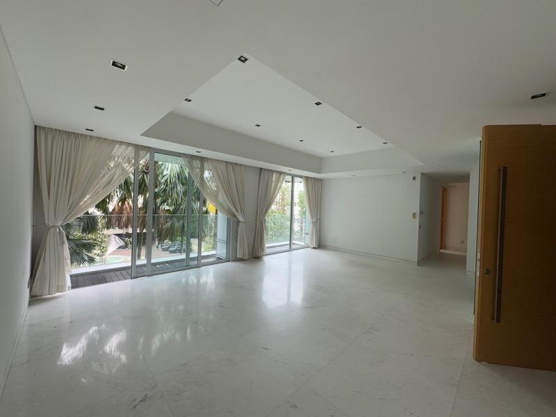 St. Regis Residences Singapore Apartment For Sale, $6,055,9994 Bath 2,155 sqft $2,810.00 psf