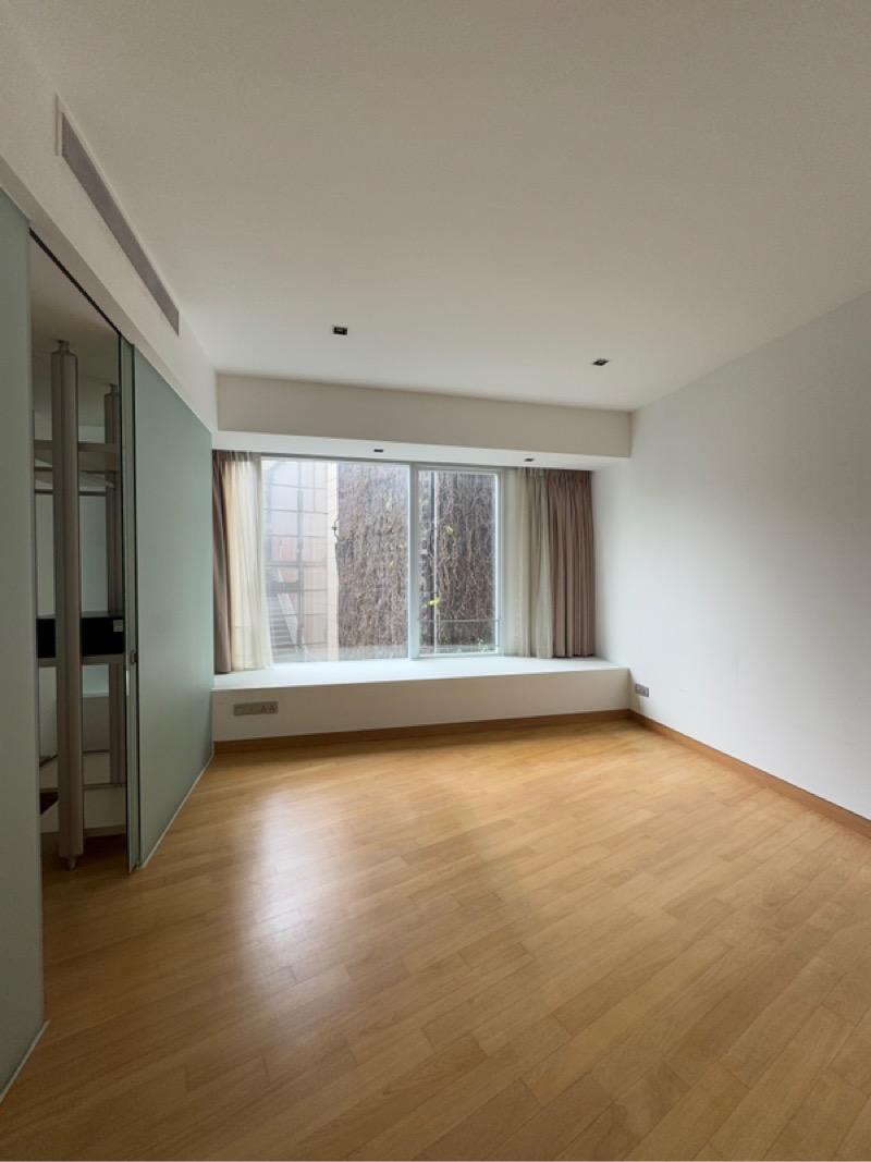 St. Regis Residences Singapore Apartment For Sale, $6,055,9994 Bath 2,155 sqft $2,810.00 psf