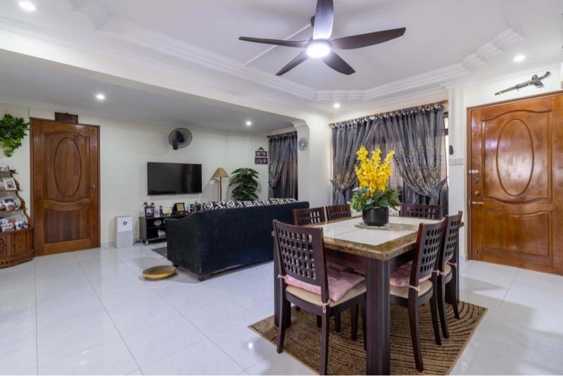 Prop-GPT: HDB Apartment: D18  359 Tampines Street 34