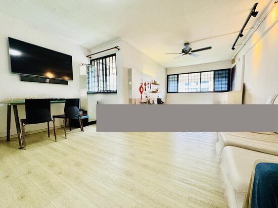 Prop-GPT: HDB Apartment: D27 Yishun 227 Yishun Street 21