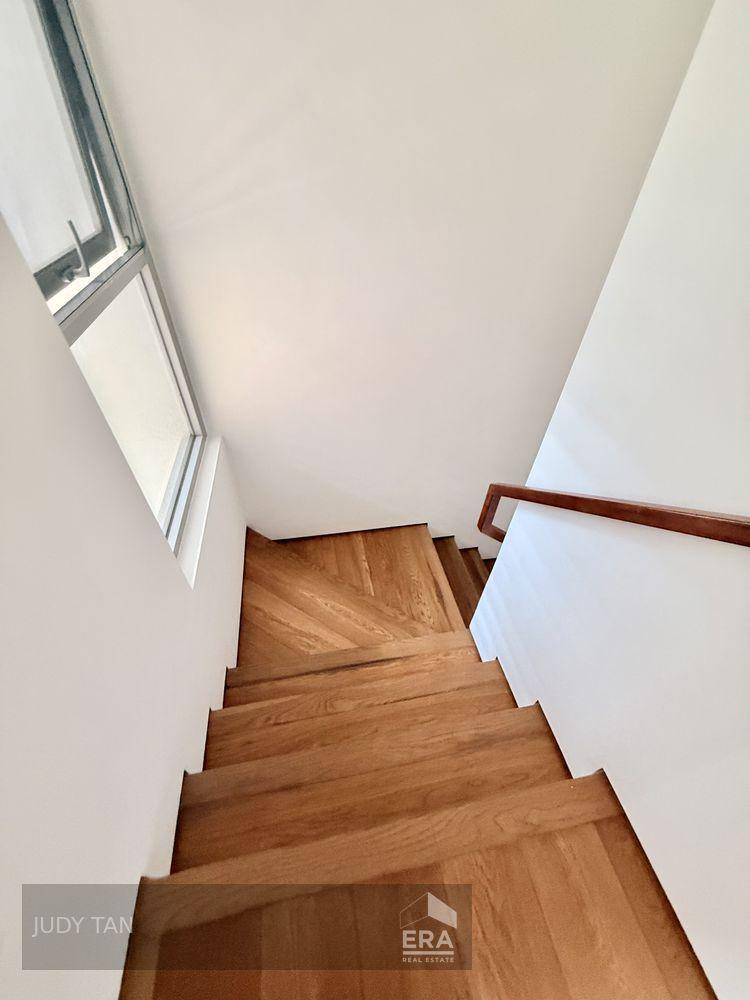 Landed for Sale: Sixth Ave, Holland, D10, 275770