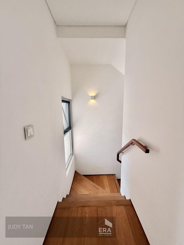 Landed for Sale: Sixth Ave, Holland, D10, 275770