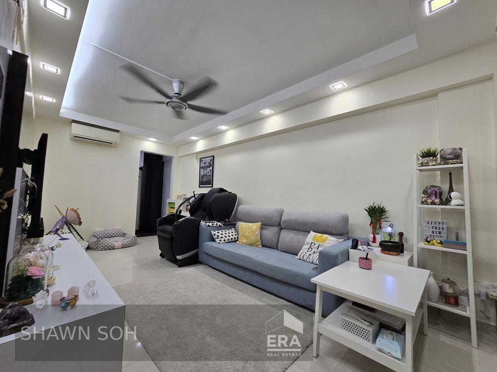 Prop-GPT: HDB - 3 room: D20 Ang Mo Kio 107 Ang Mo Kio Avenue 4
